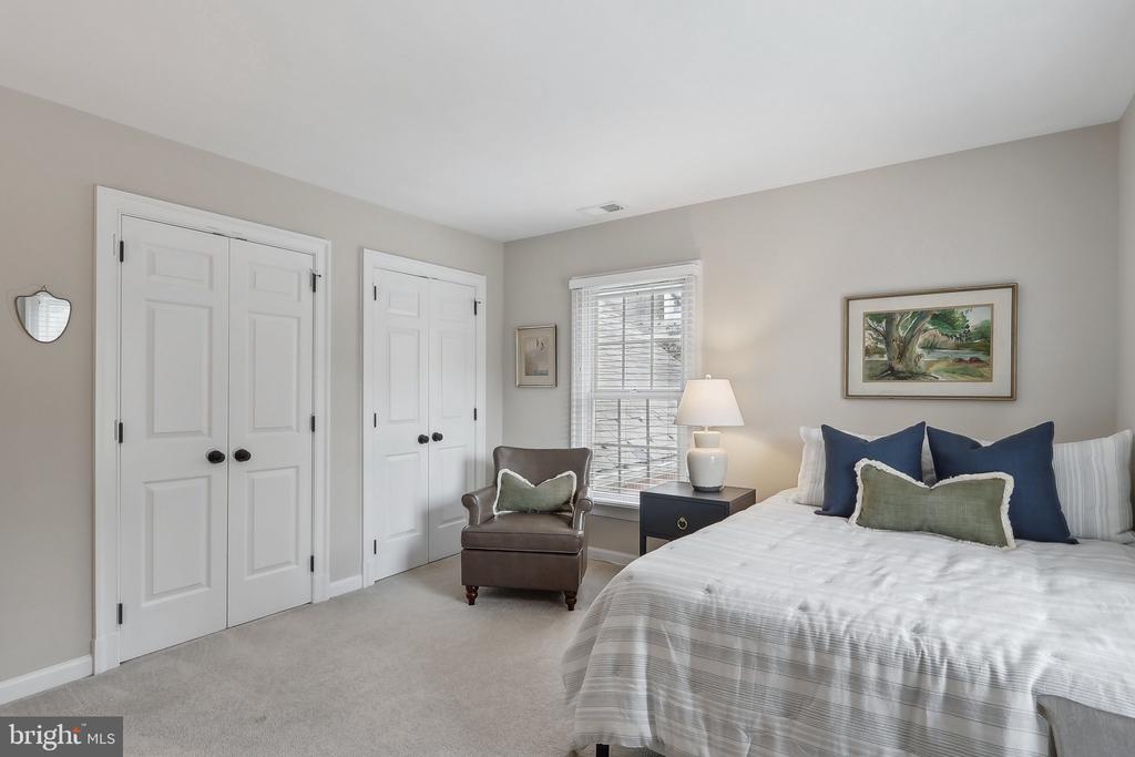 35 SANDALFOOT COURT