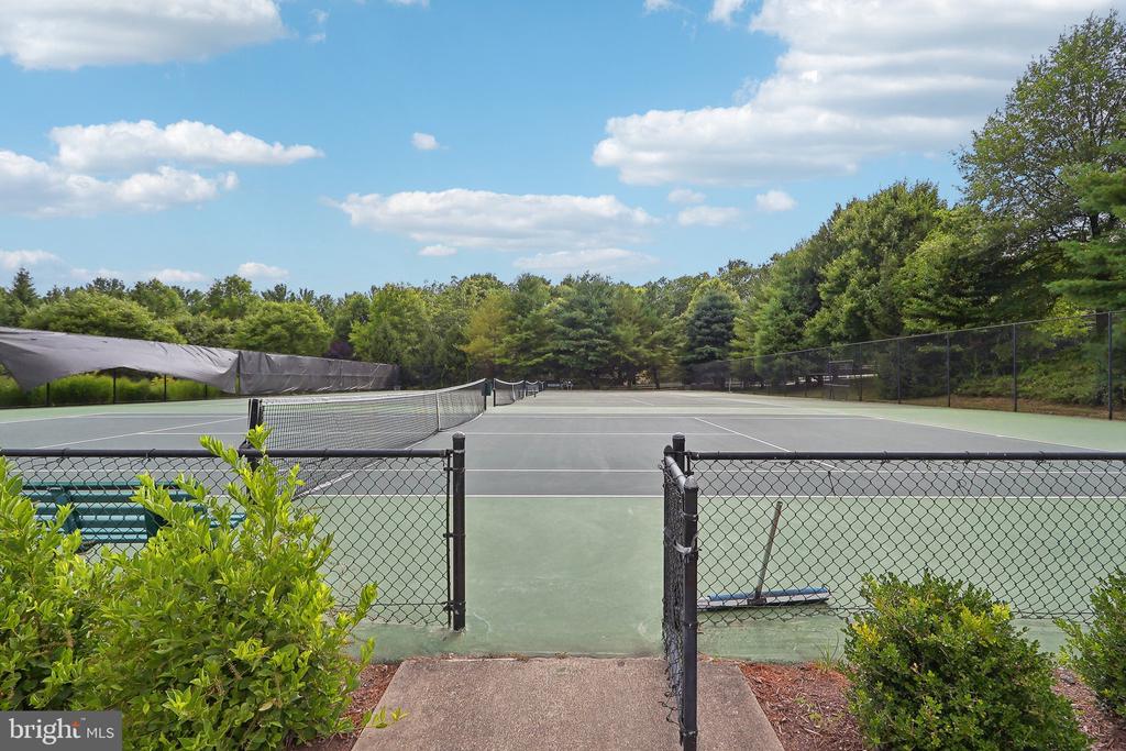 35 SANDALFOOT COURT