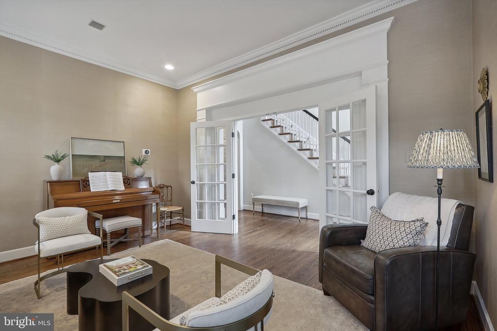 35 SANDALFOOT COURT
