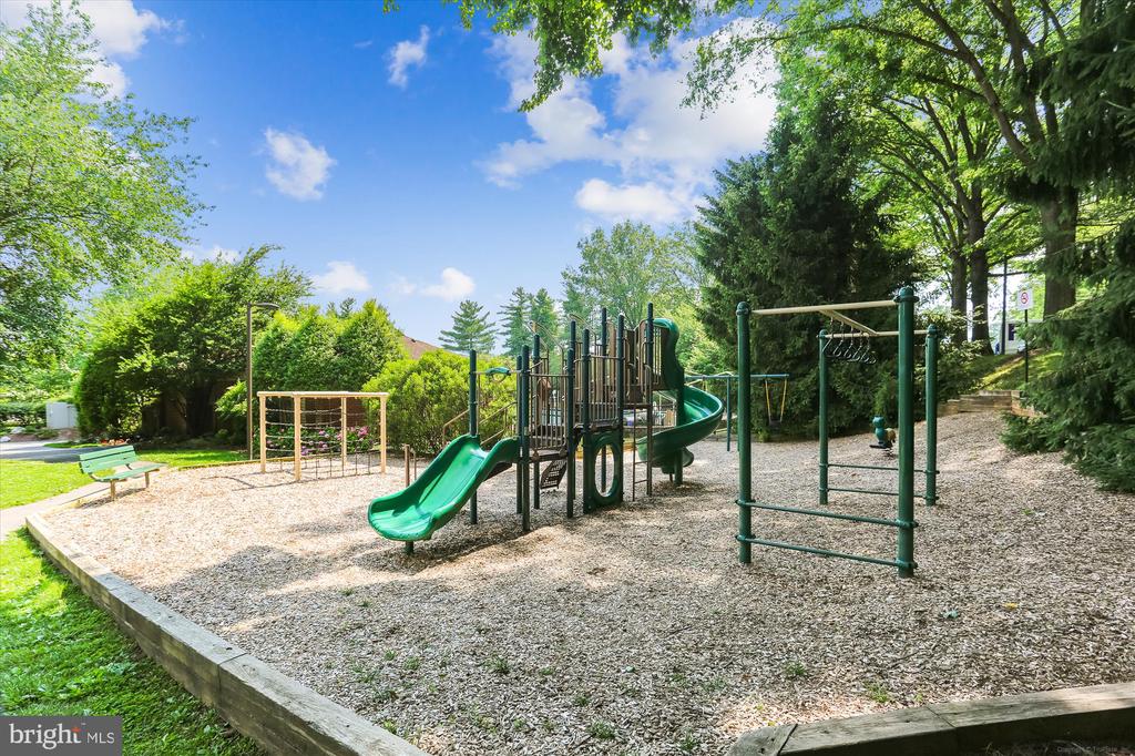 7768 Heatherton Ln