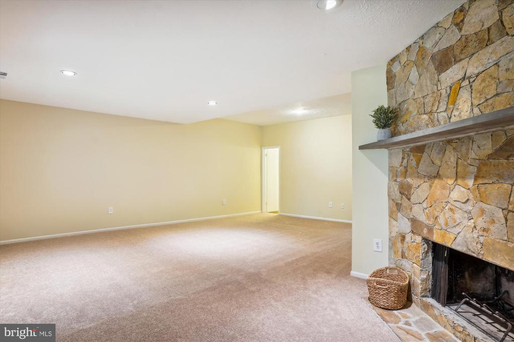 7768 Heatherton Ln