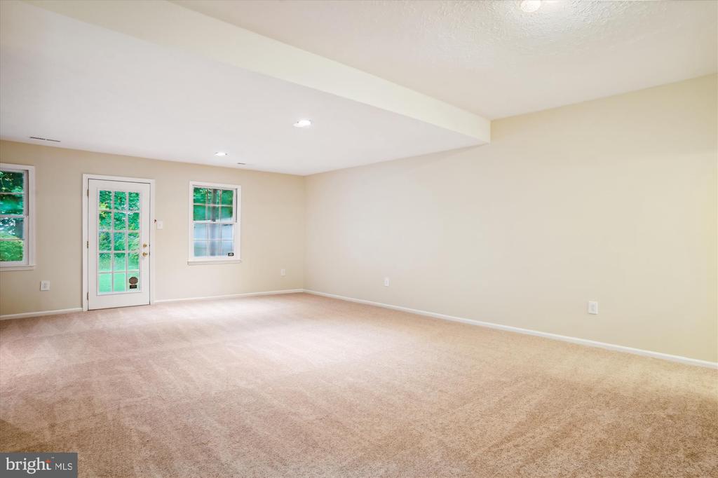 7768 Heatherton Ln