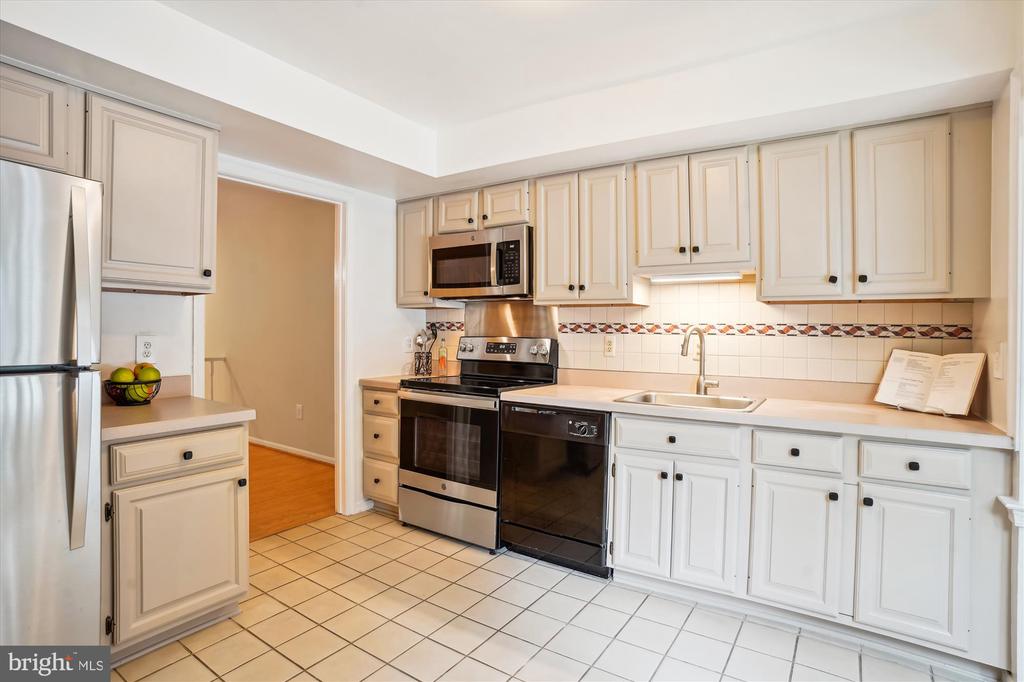 7768 Heatherton Ln