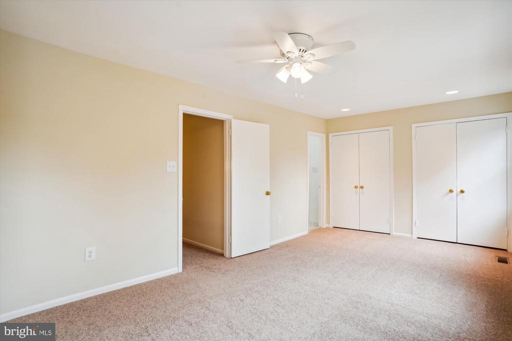 7768 Heatherton Ln