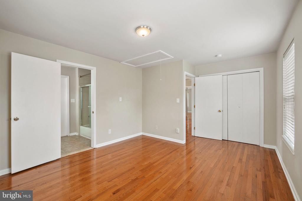 5 REDBUD COURT