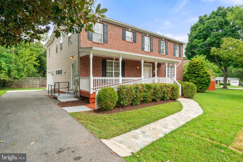 5 REDBUD COURT