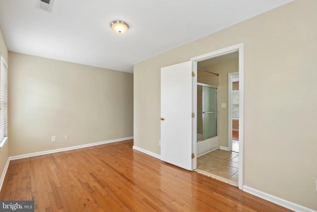 5 REDBUD COURT