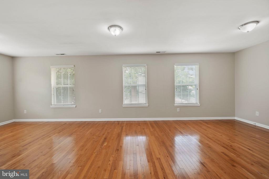 5 REDBUD COURT