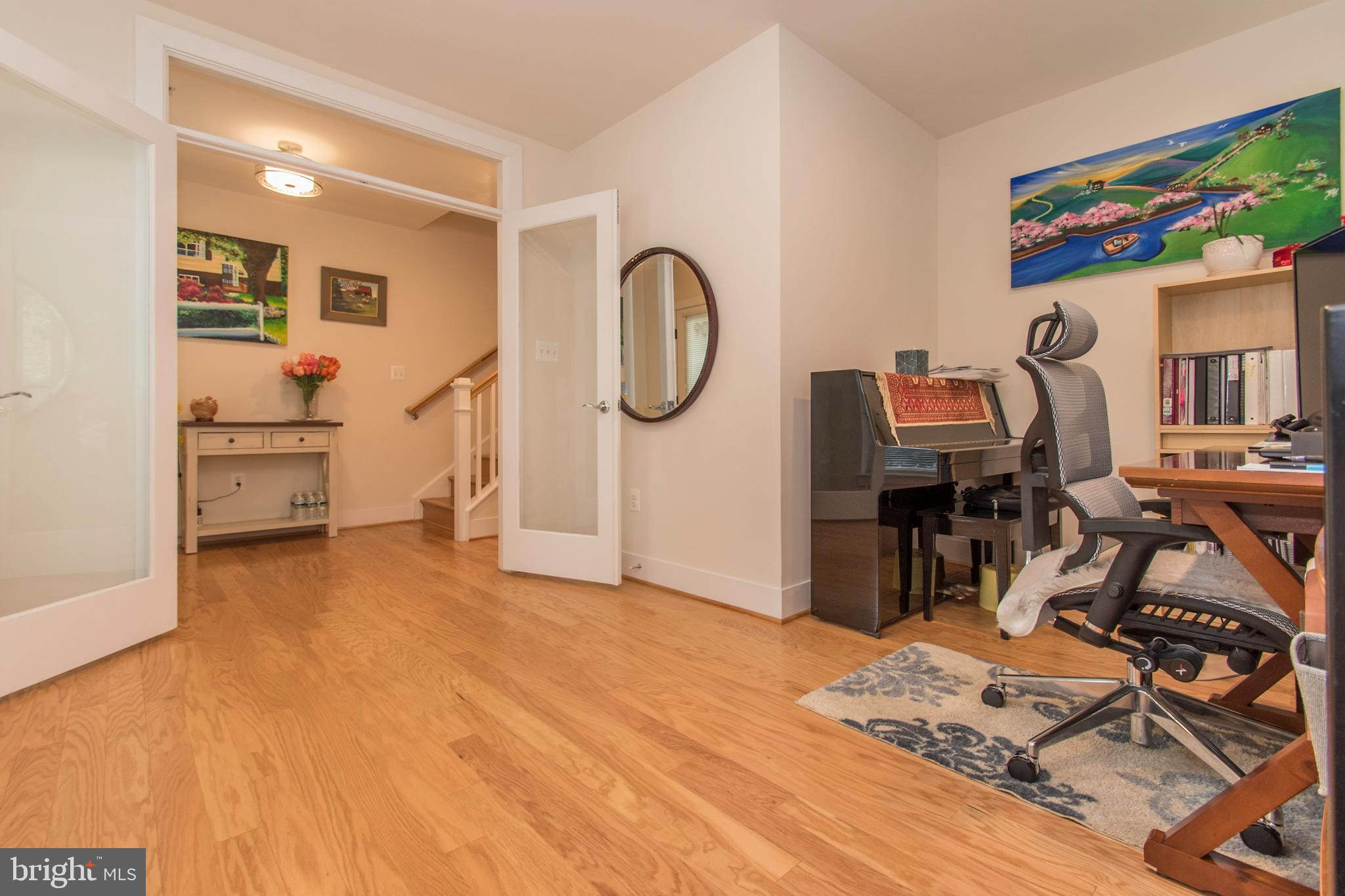 908 KING FARM BOULEVARD