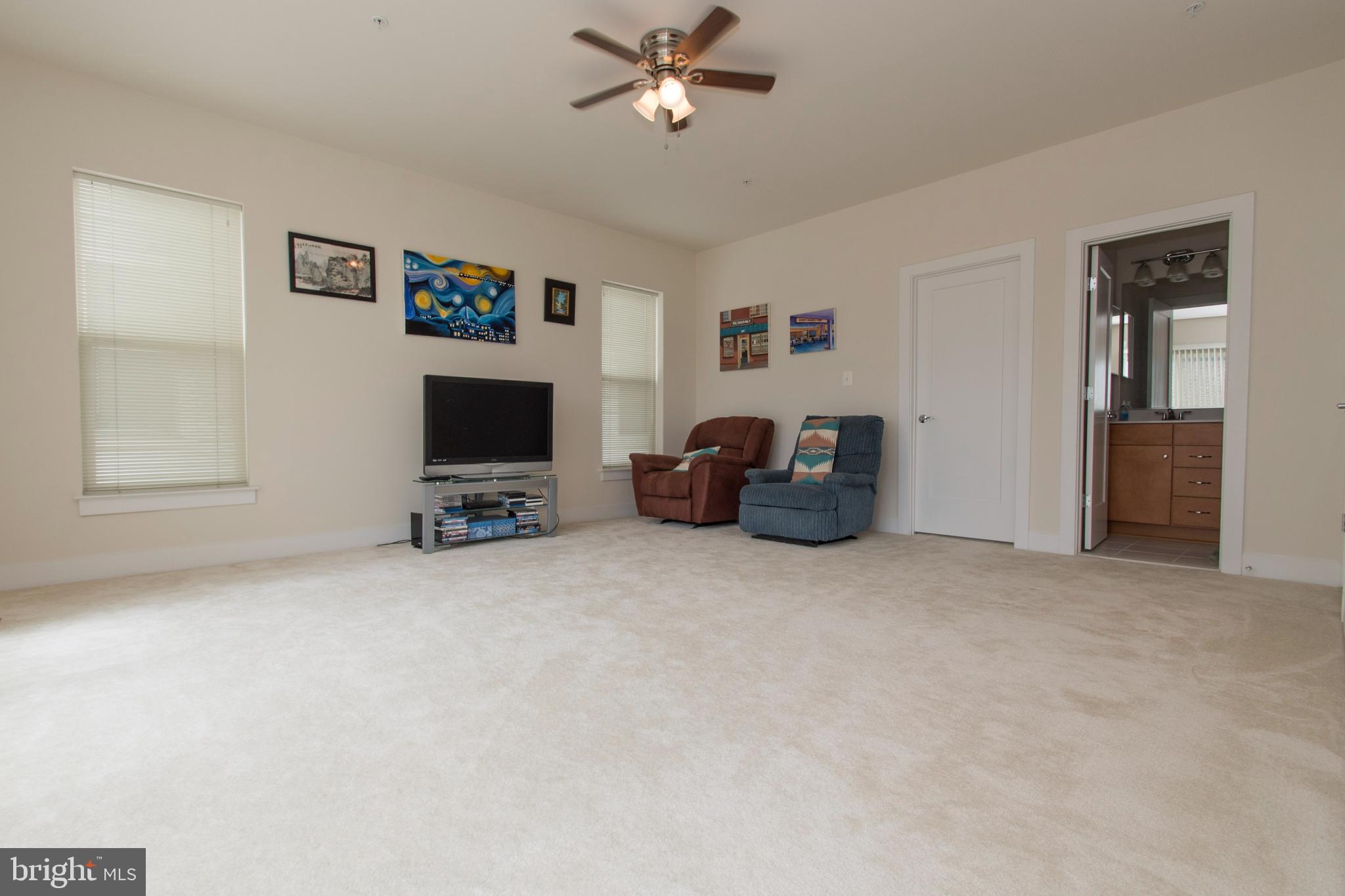 908 KING FARM BOULEVARD