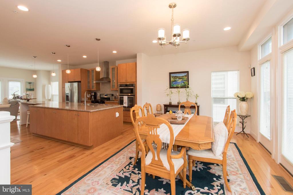 908 KING FARM BOULEVARD