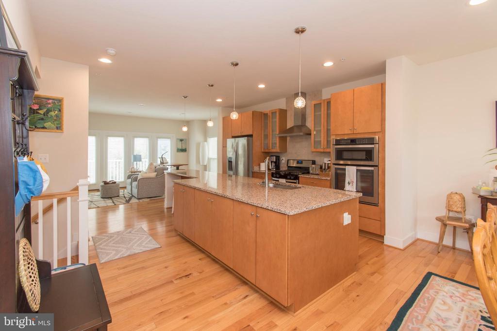 908 KING FARM BOULEVARD