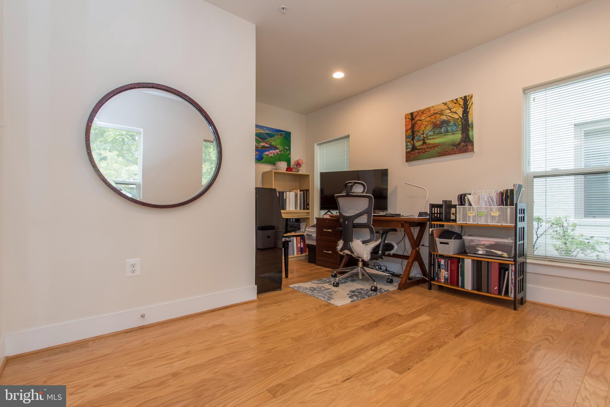 908 KING FARM BOULEVARD