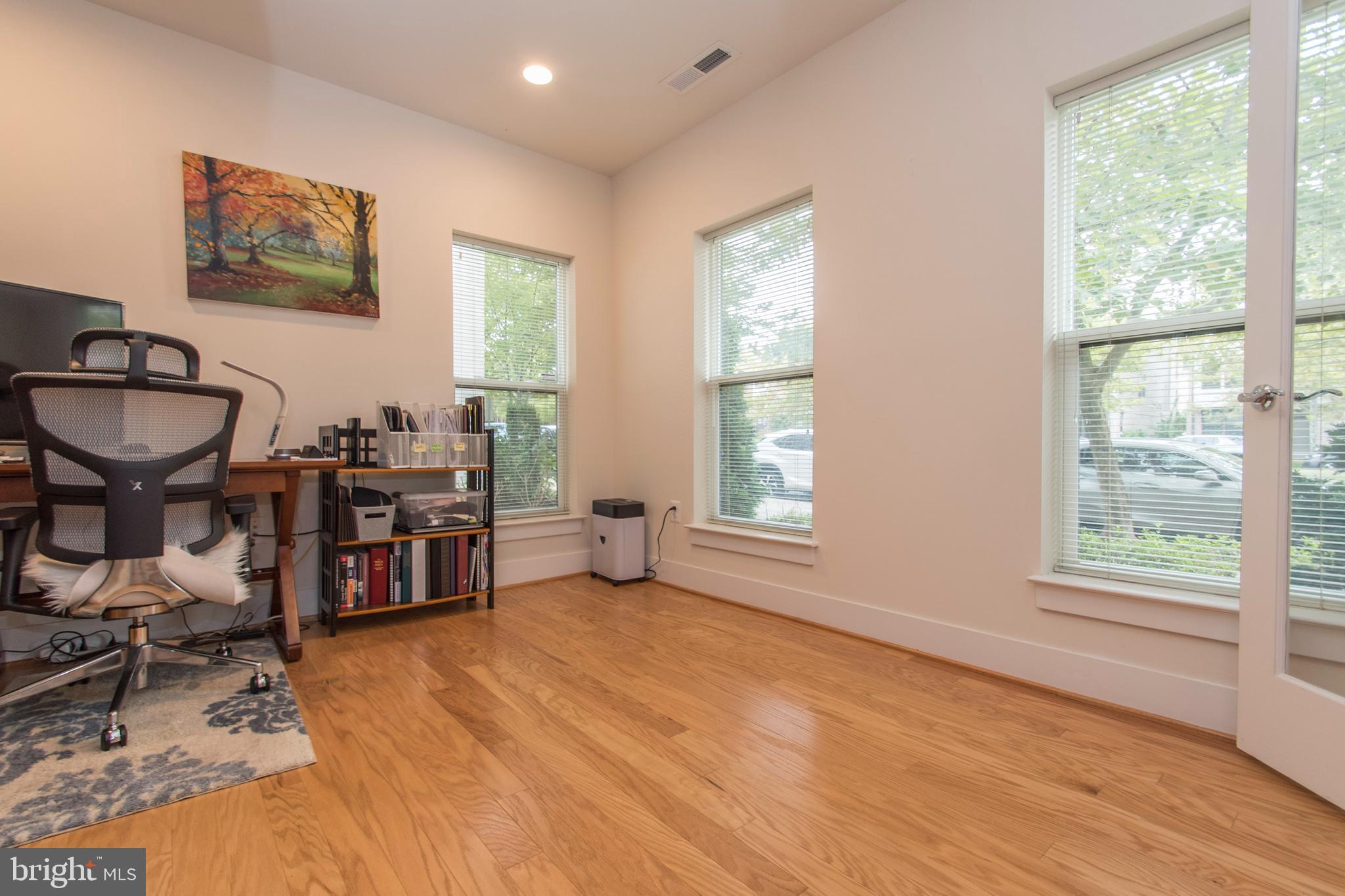 908 KING FARM BOULEVARD