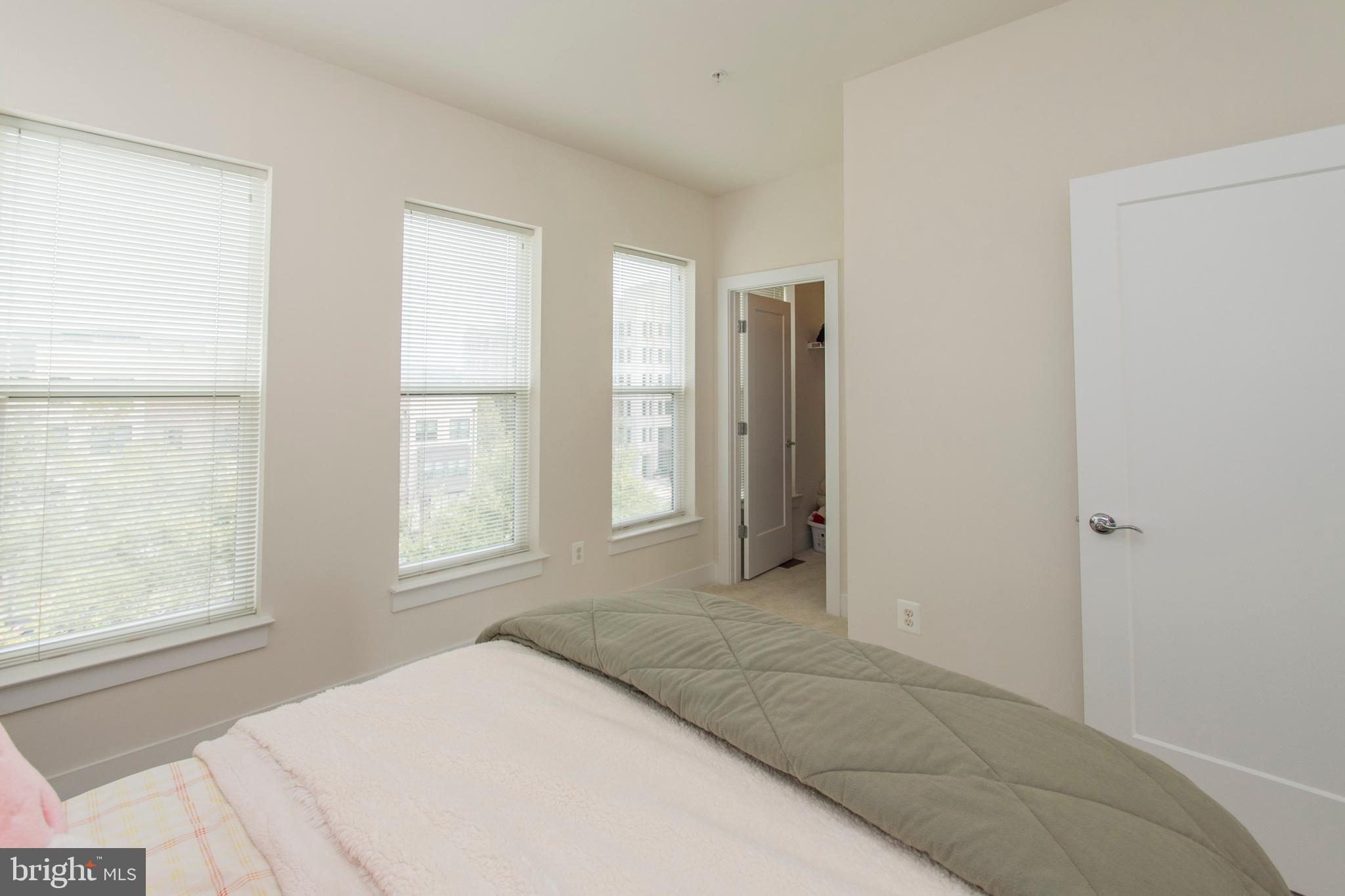 908 KING FARM BOULEVARD