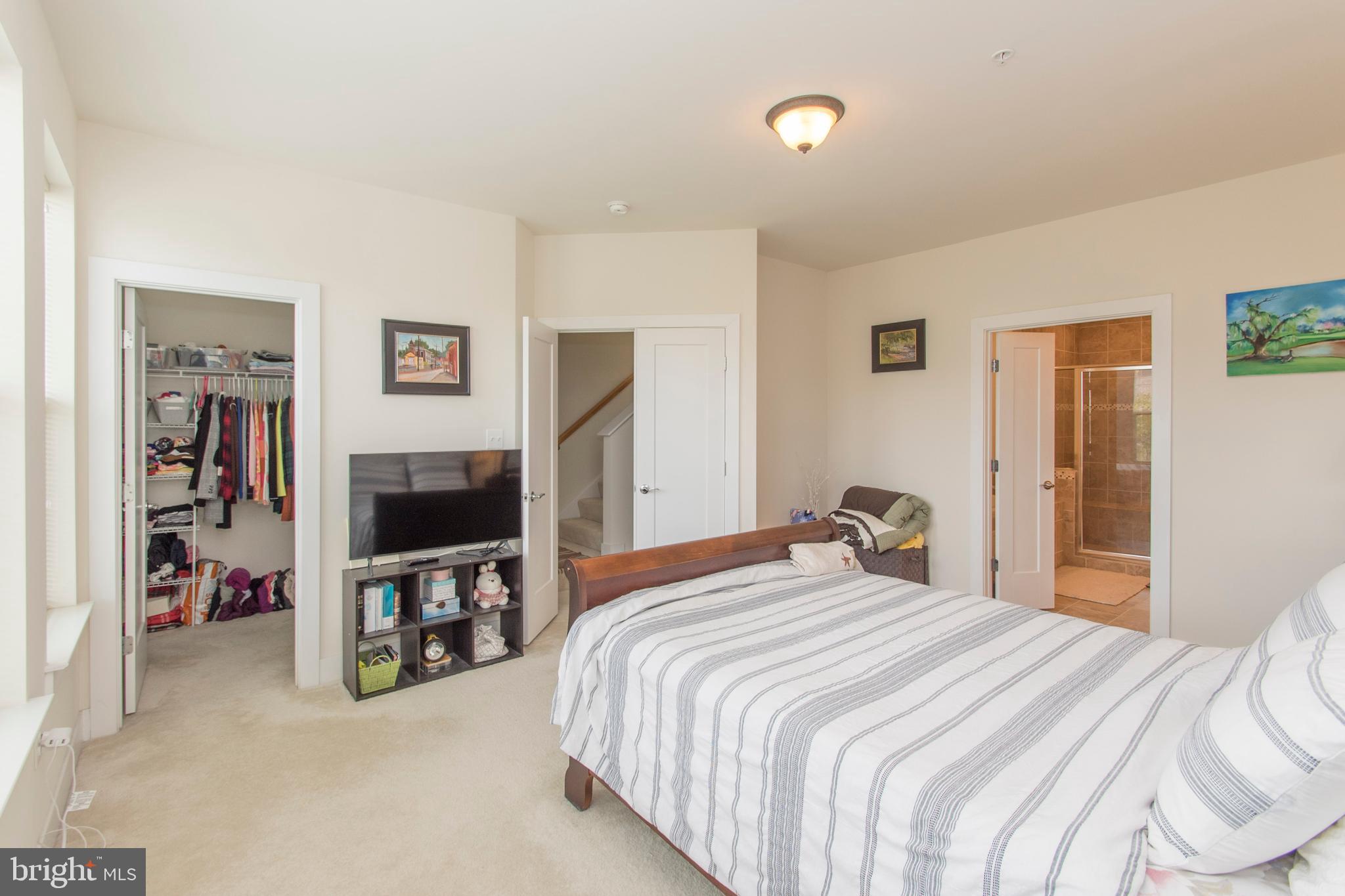 908 KING FARM BOULEVARD