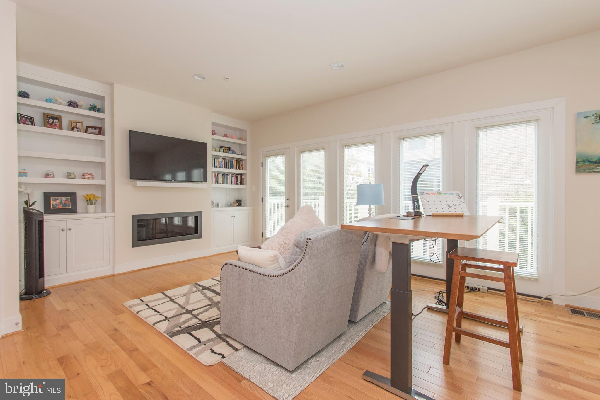 908 KING FARM BOULEVARD