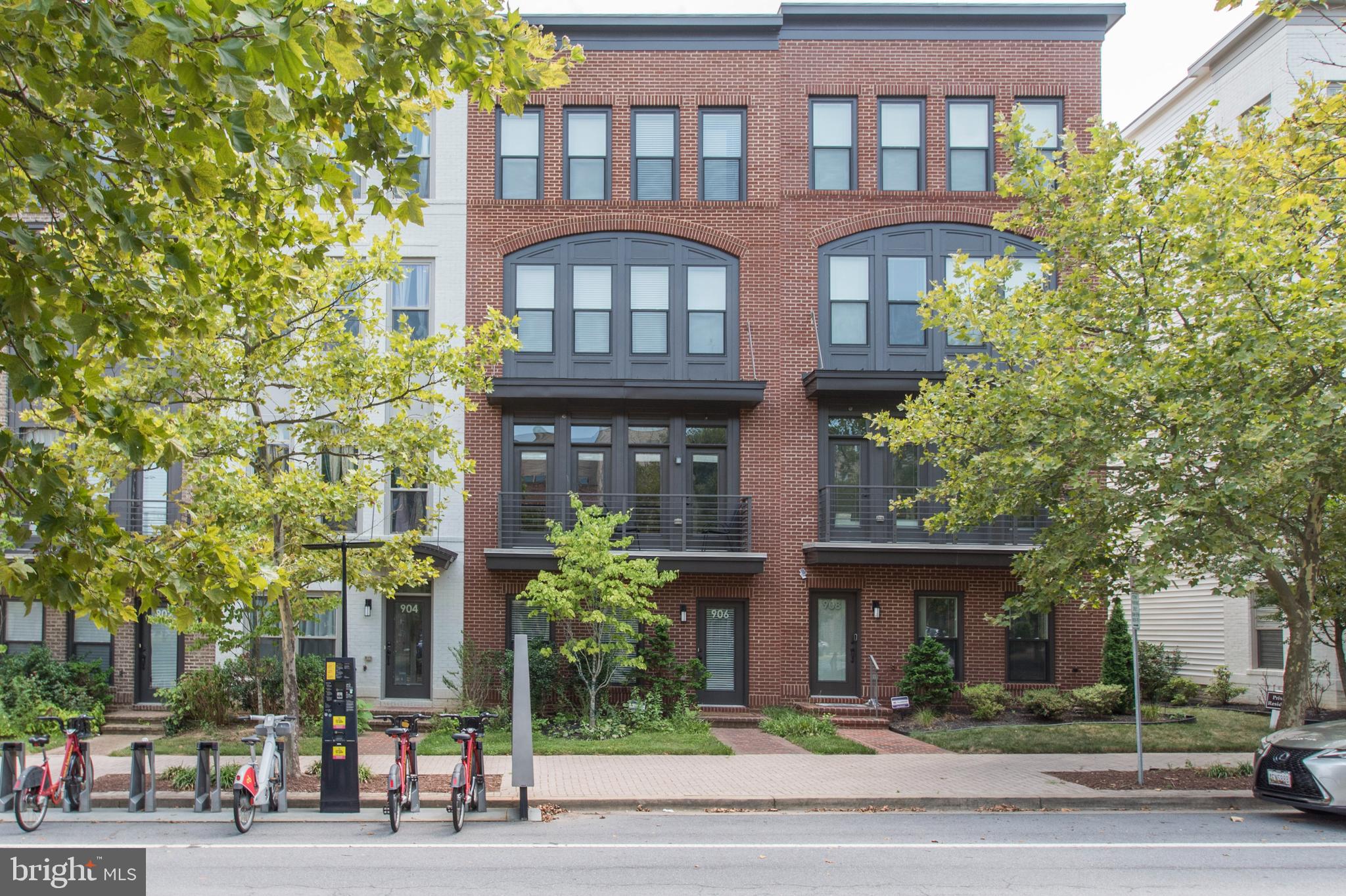 908 KING FARM BOULEVARD