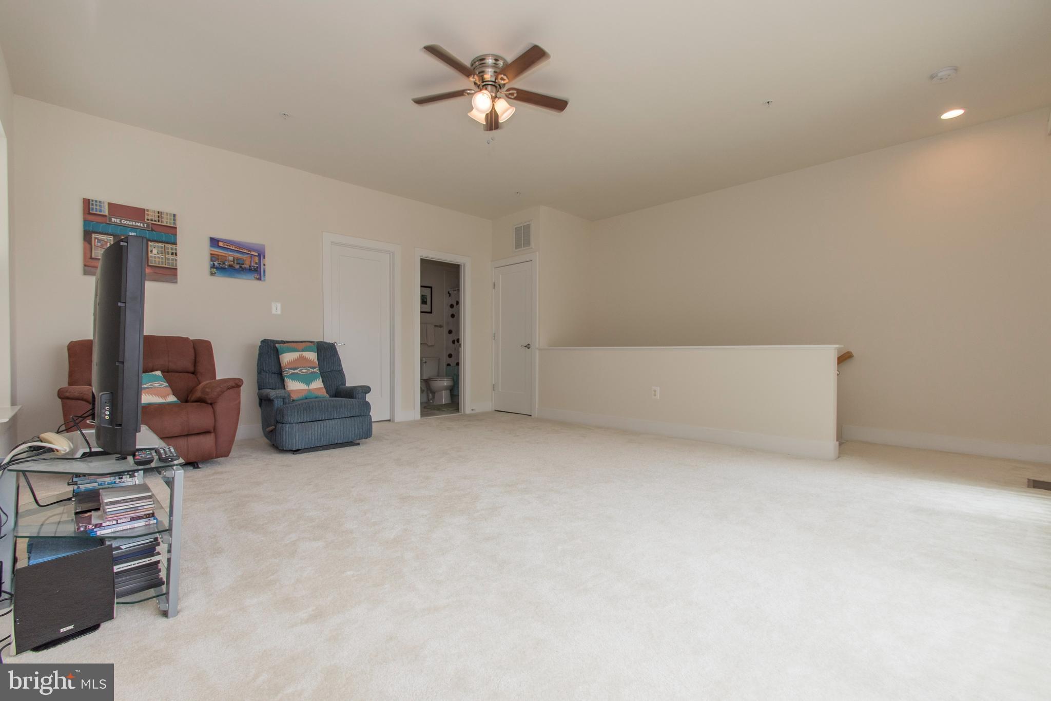 908 KING FARM BOULEVARD