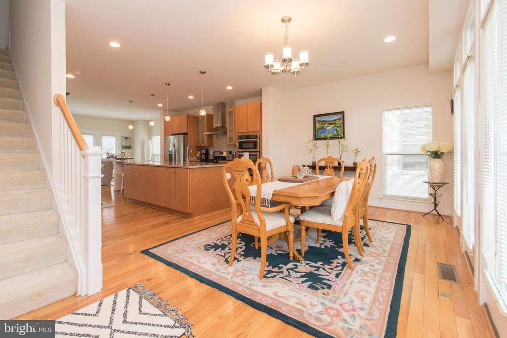 908 KING FARM BOULEVARD