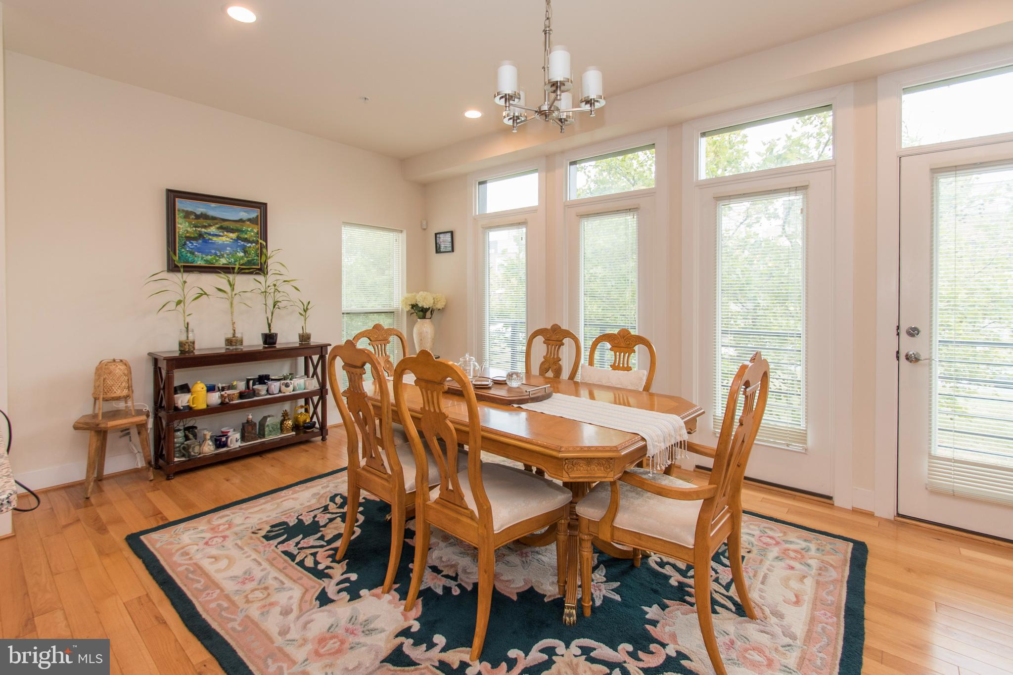 908 KING FARM BOULEVARD