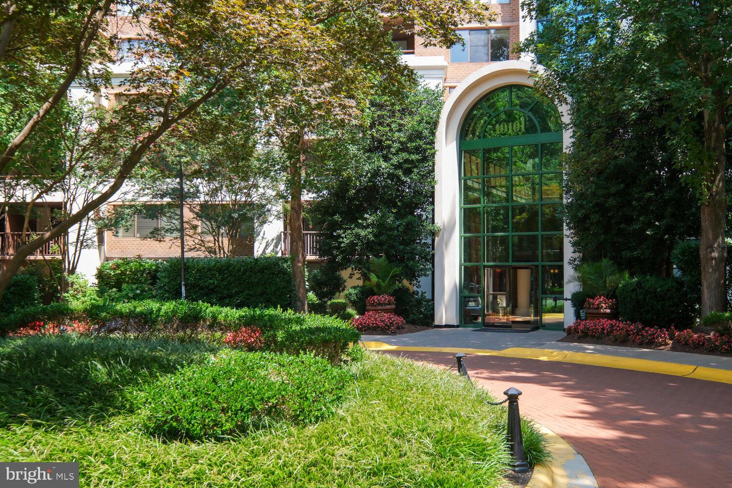 10101 Grosvenor Pl #1704