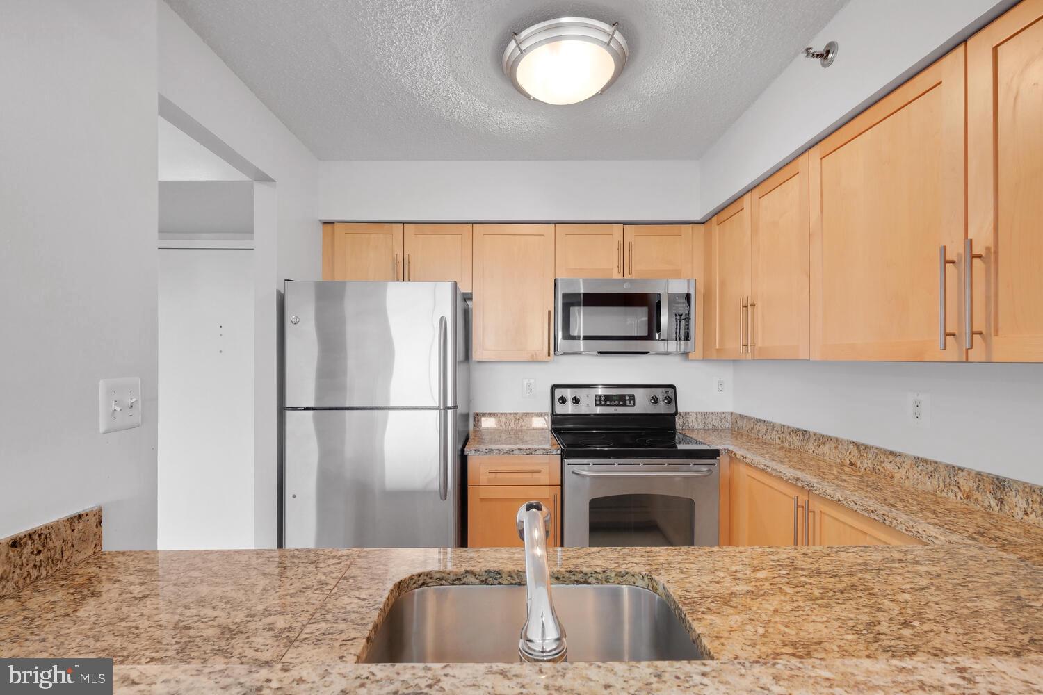 10101 Grosvenor Pl #1704