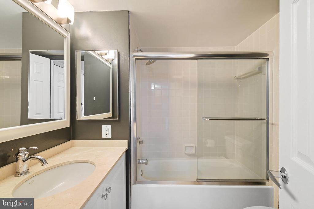10101 Grosvenor Pl #1704