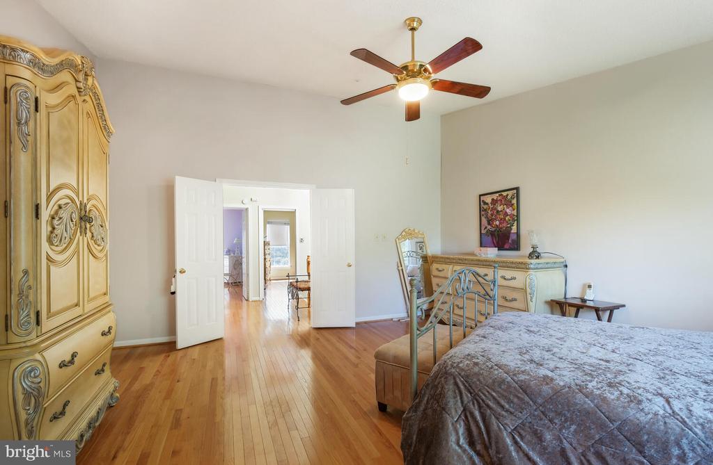 10108 Vanderbilt Cir
