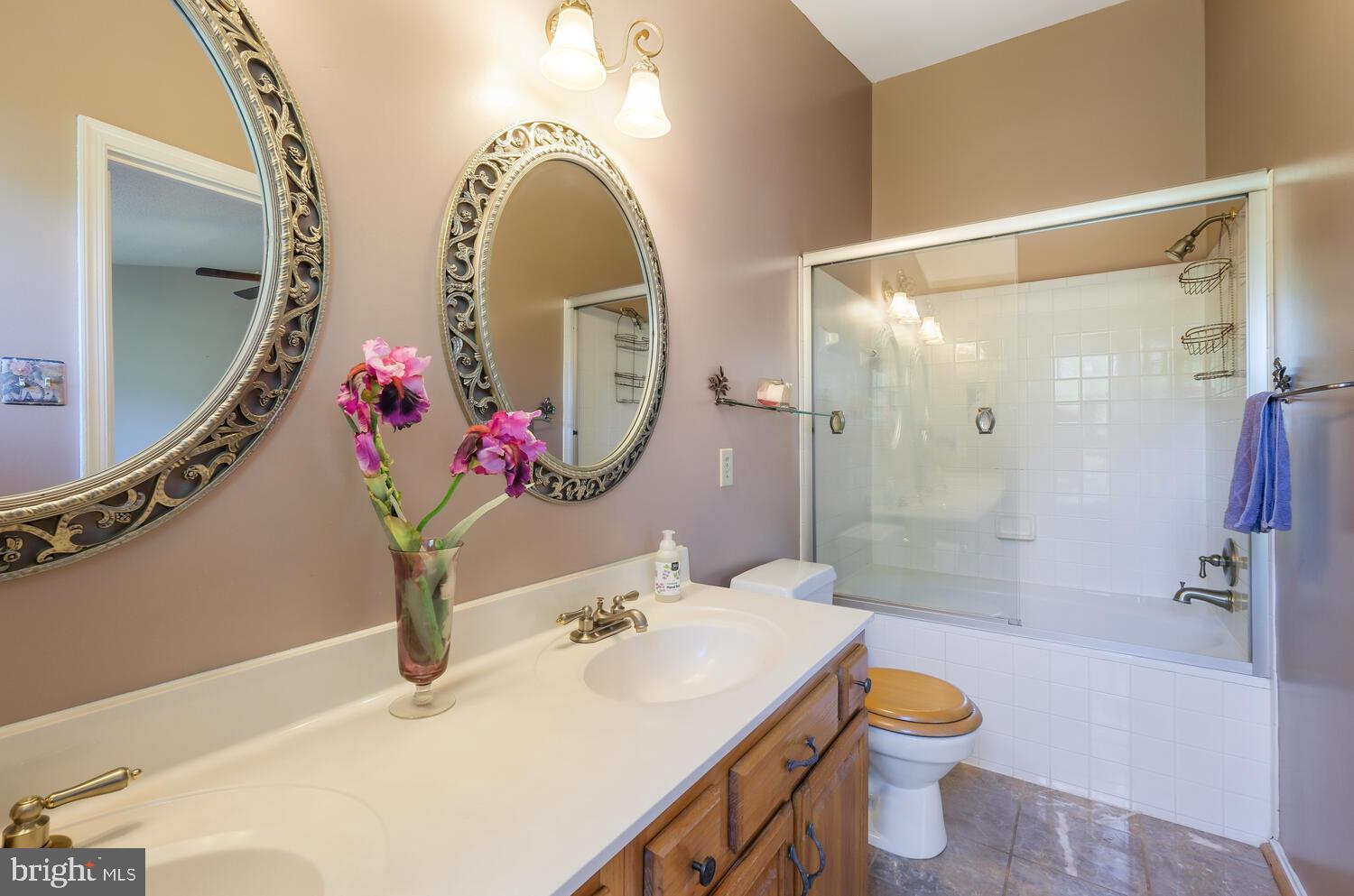 10108 Vanderbilt Cir