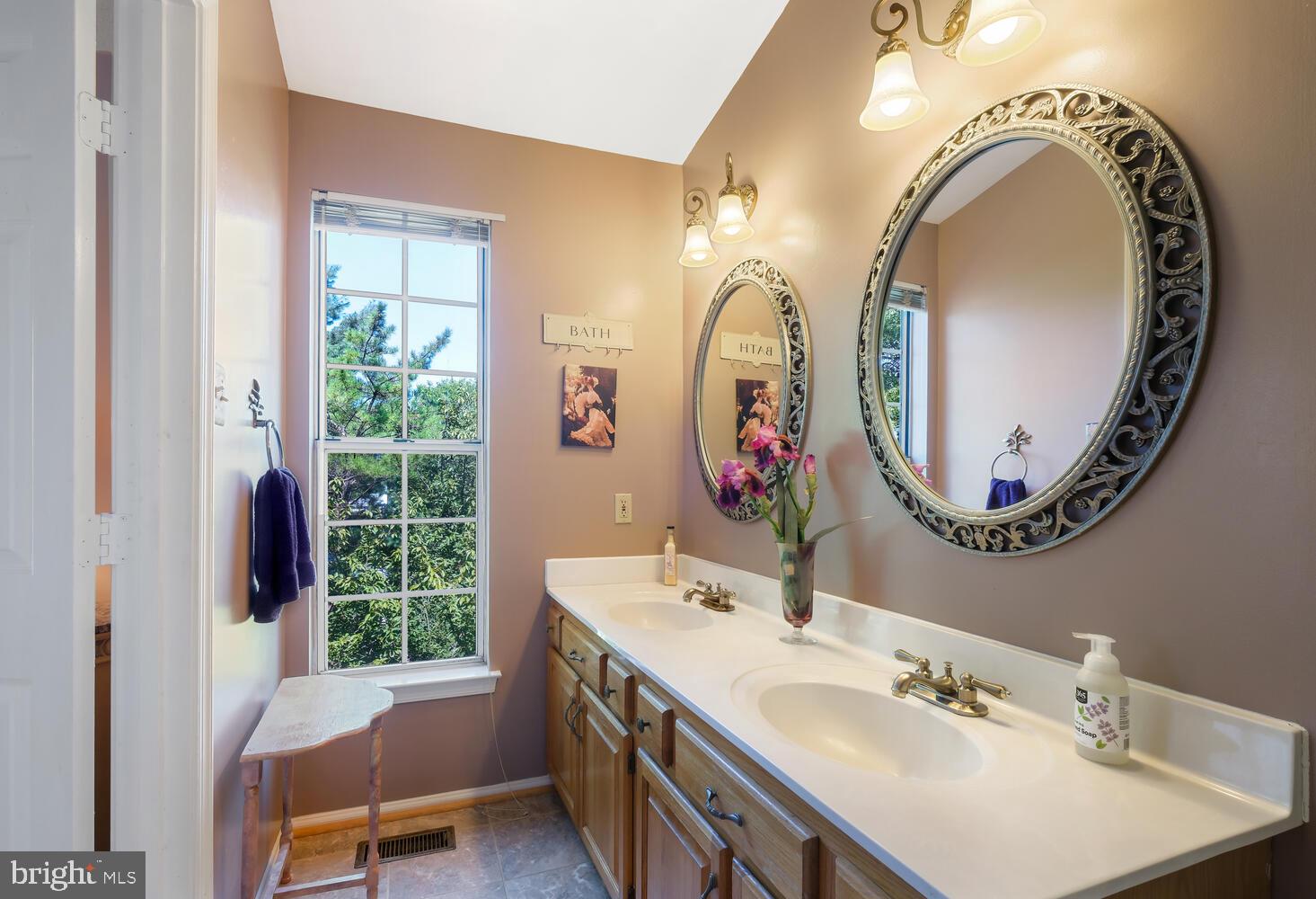 10108 Vanderbilt Cir