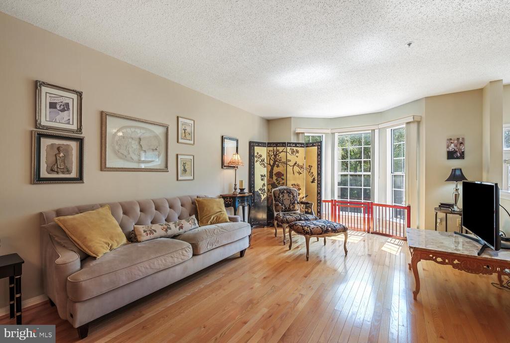 10108 Vanderbilt Cir