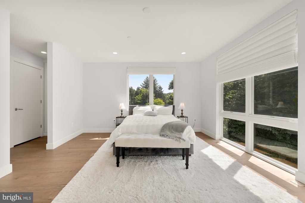 590 BROOKES RIDGE COURT