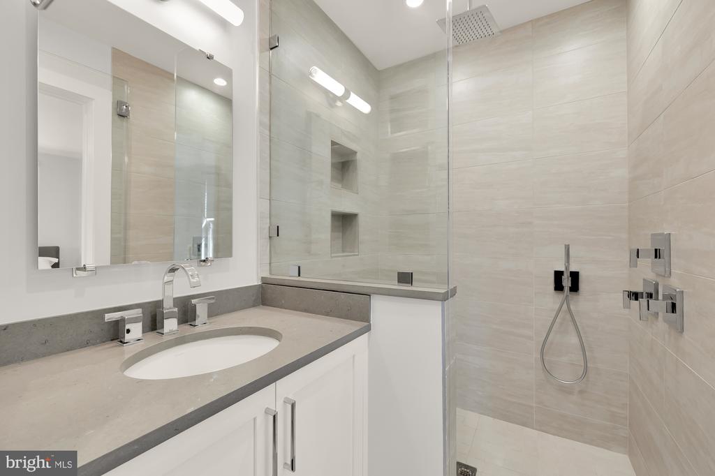 590 BROOKES RIDGE COURT