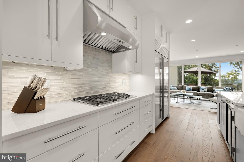 590 BROOKES RIDGE COURT
