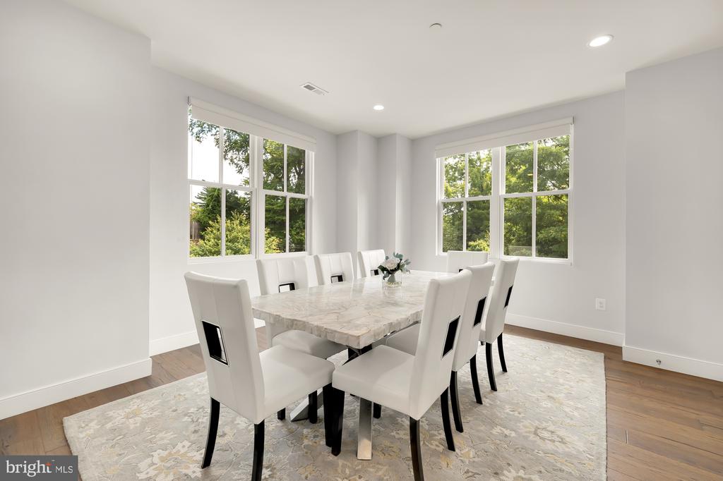 590 BROOKES RIDGE COURT