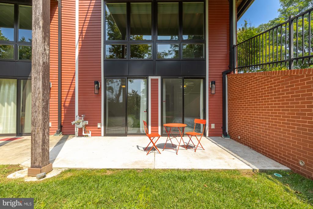 590 BROOKES RIDGE COURT