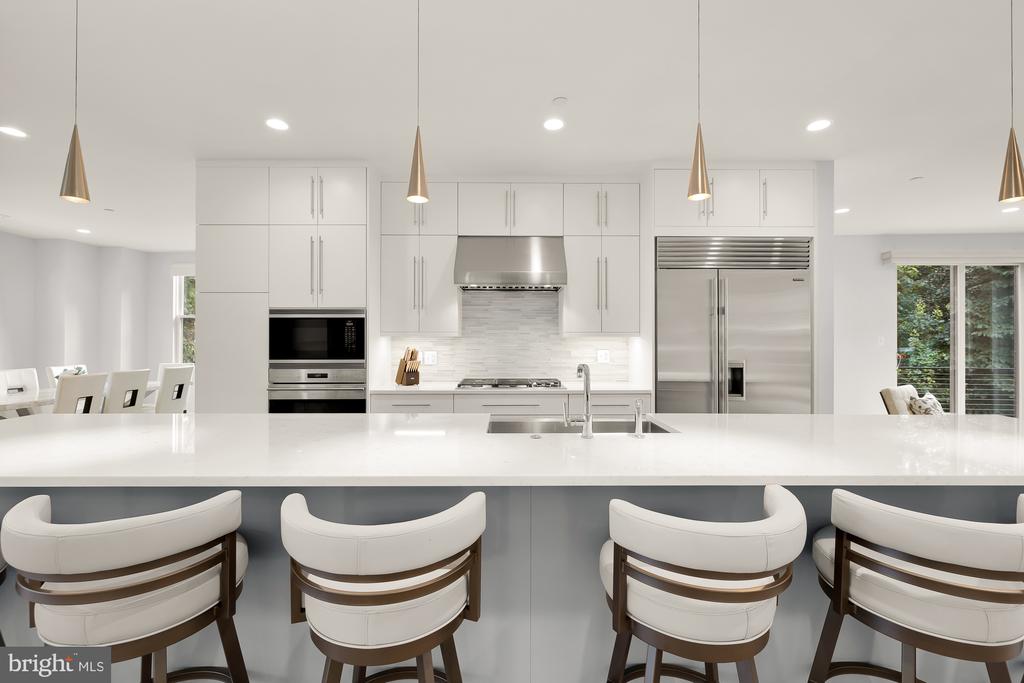 590 BROOKES RIDGE COURT