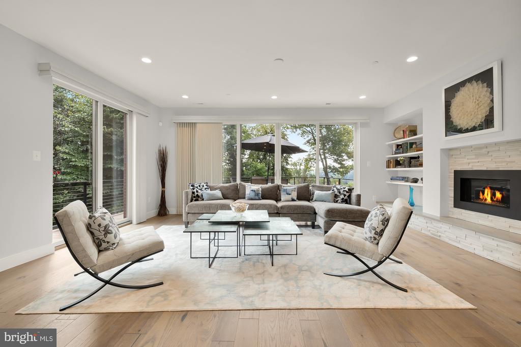 590 BROOKES RIDGE COURT