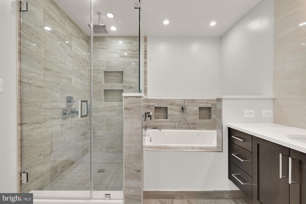 590 BROOKES RIDGE COURT