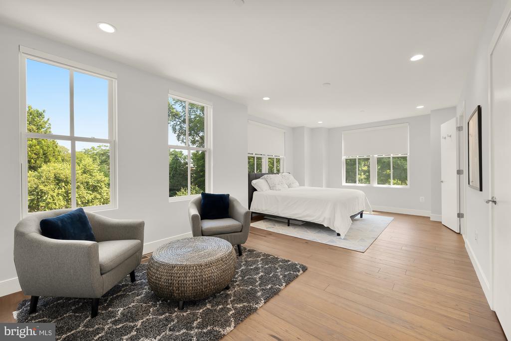590 BROOKES RIDGE COURT