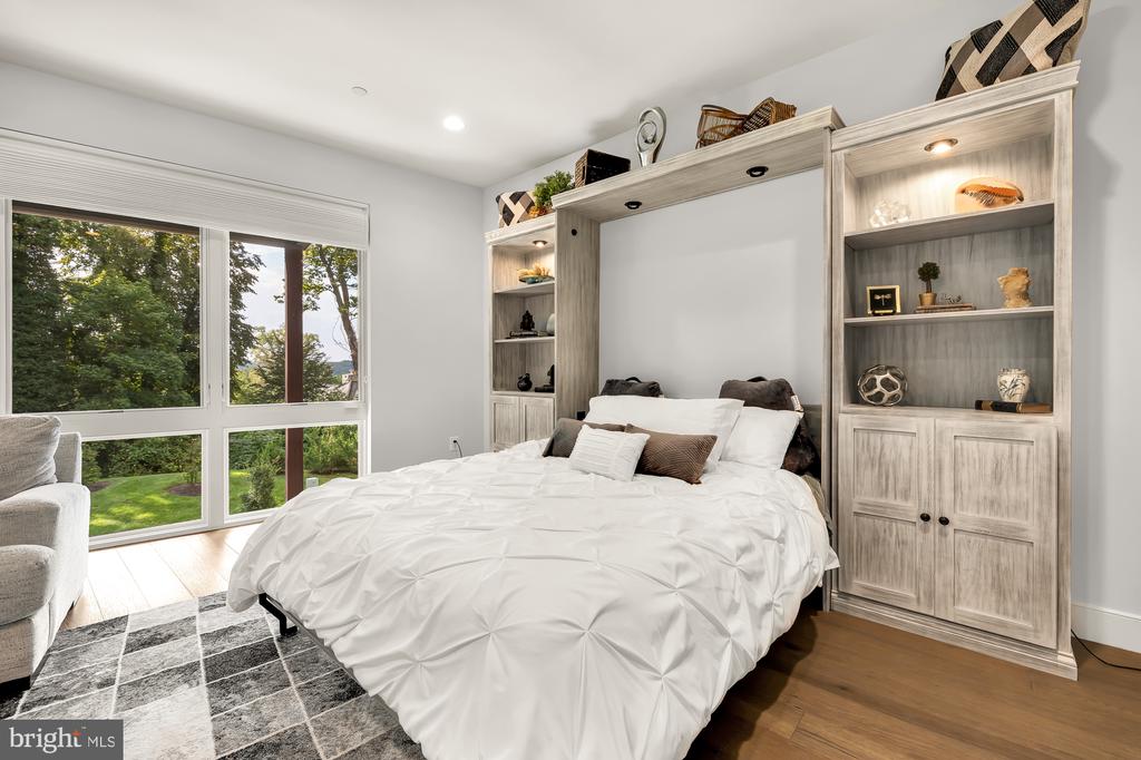 590 BROOKES RIDGE COURT