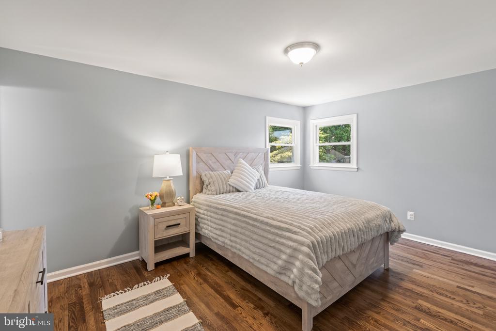 5818 GREENTREE ROAD