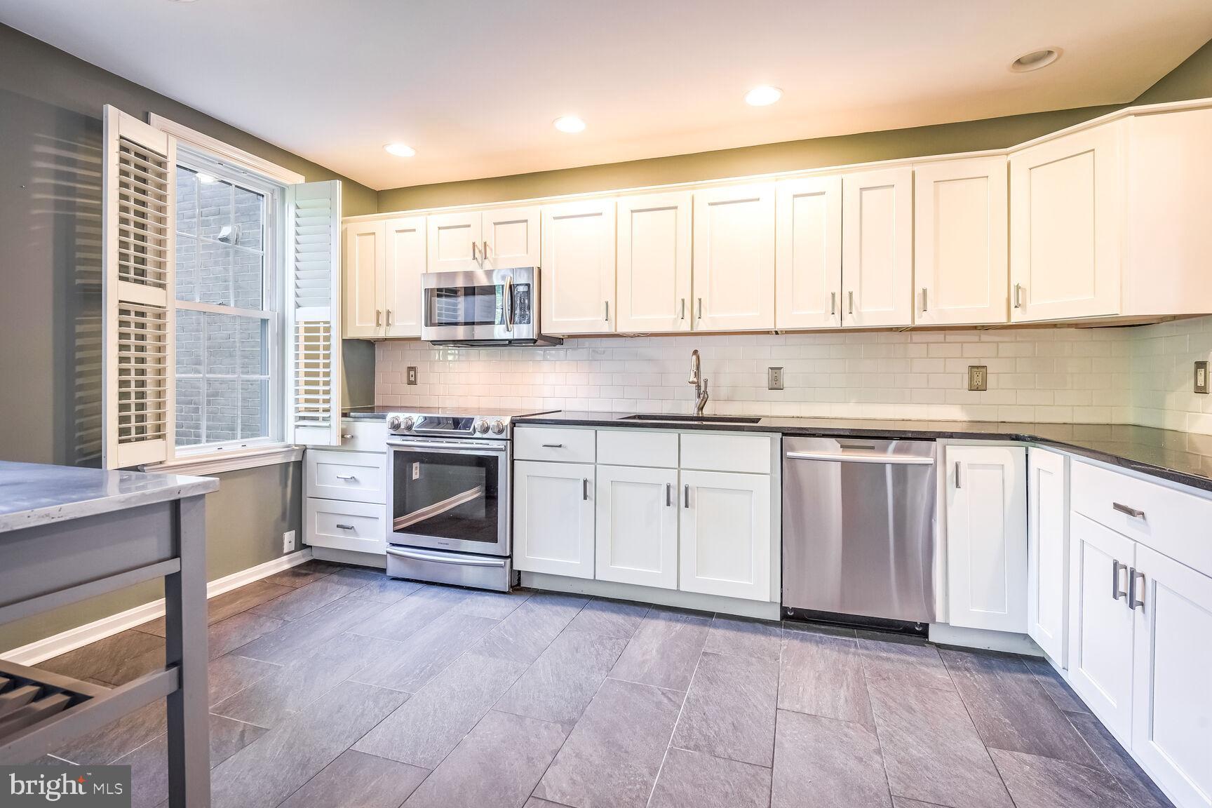 11015 WICKSHIRE WAY M-2