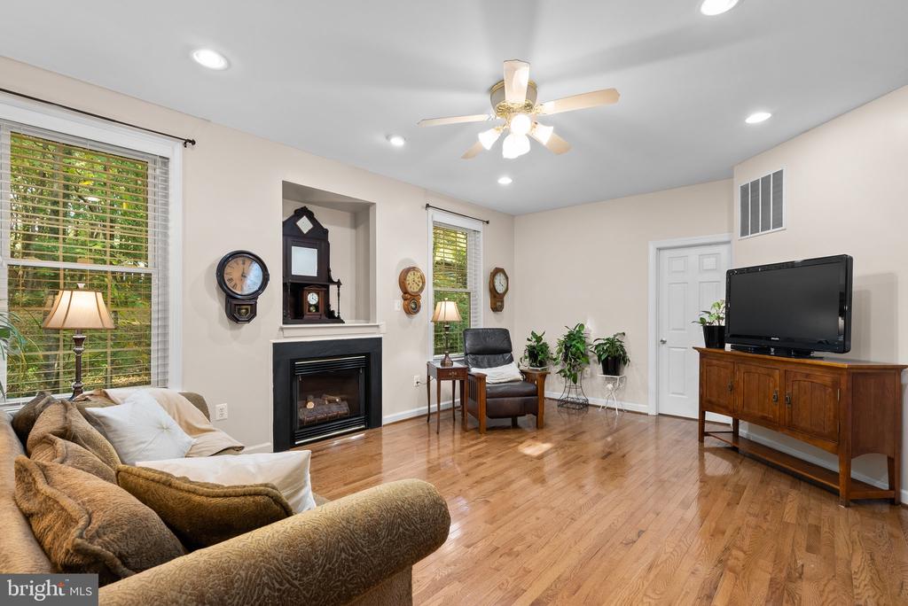 11216 KNOLLTOP VIEW COURT