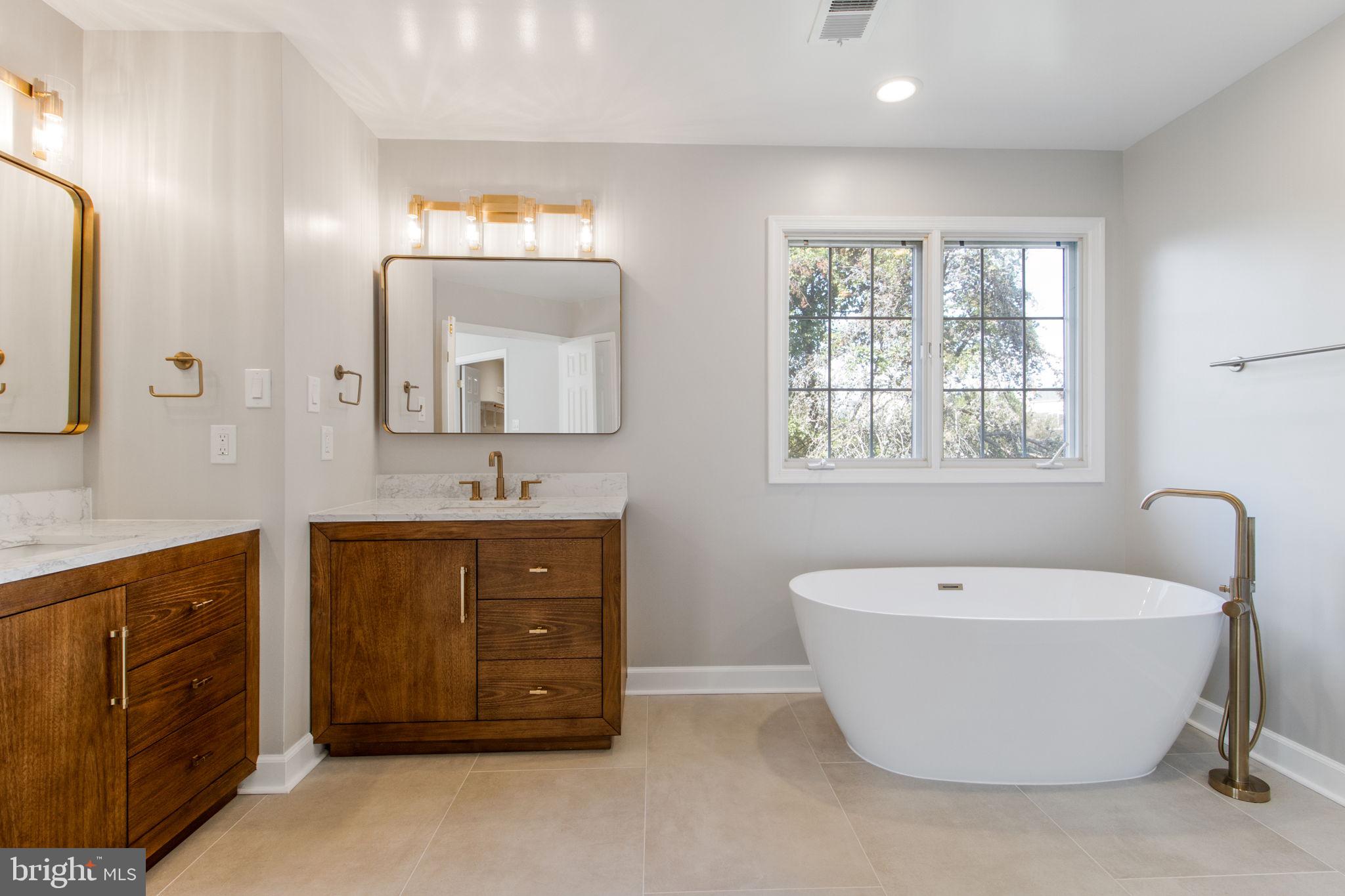 10228 SWEETWOOD AVENUE