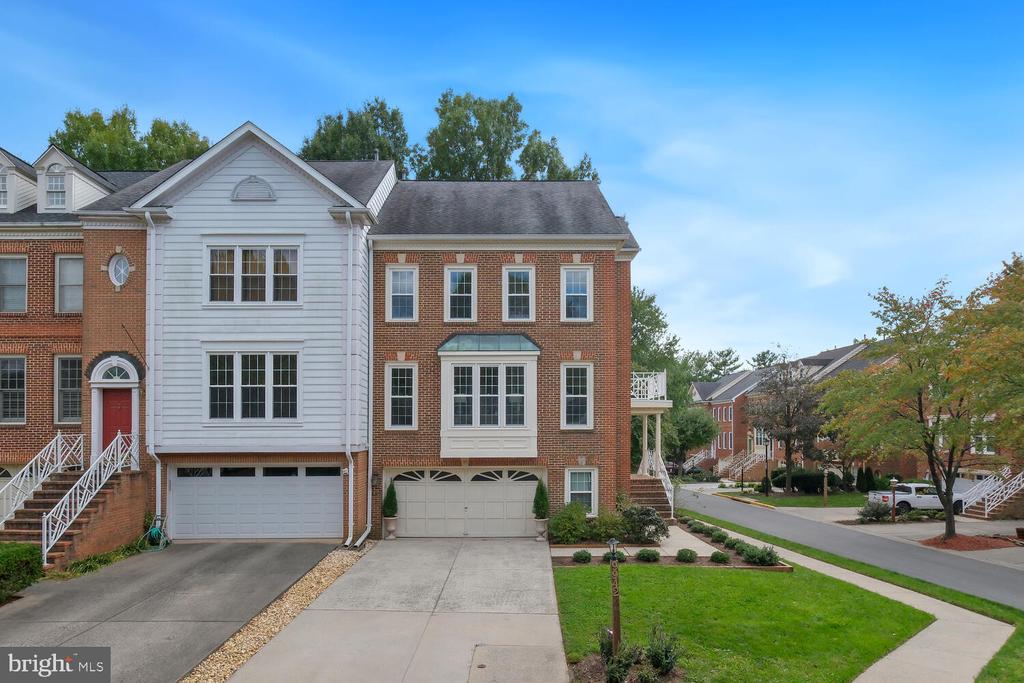 9942 Foxborough Cir