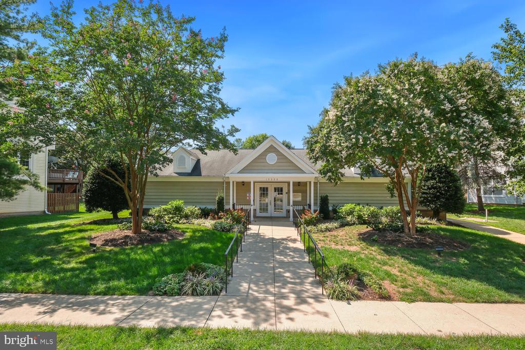9942 Foxborough Cir