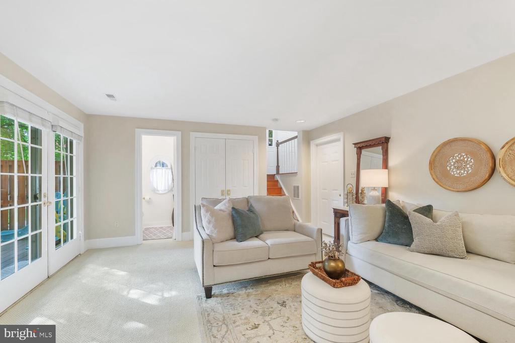 9942 Foxborough Cir