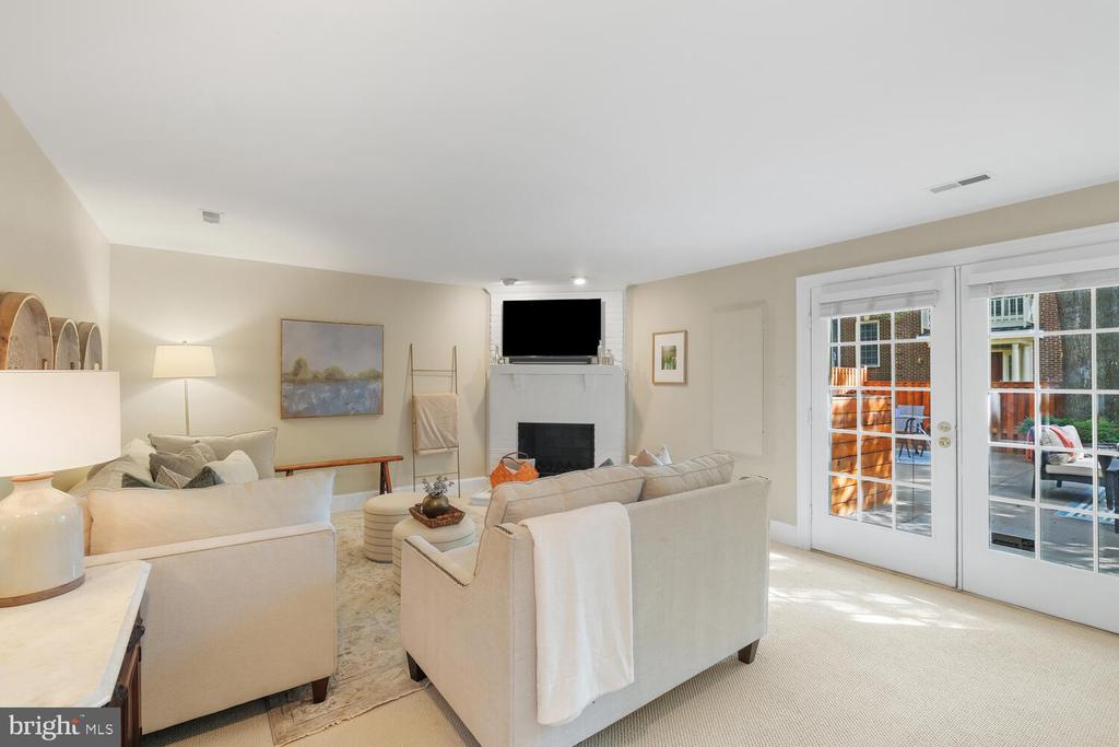 9942 Foxborough Cir